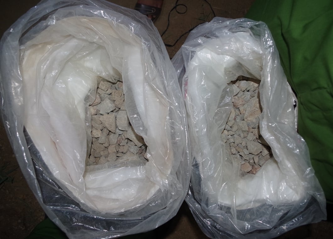 Lượng lớn vật liệu nổ để cung cấp cho các đối tượng khai thác hải sản trái phép trên biển đã bị cơ quan chức năng thu giữ. Ảnh: Võ Hà.