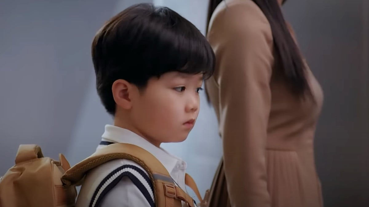 Bé Khoai còn tỏ sợ hãi khi gặp bé Bắp. Ảnh CMH Bé Khoai còn tỏ sợ hãi khi gặp bé Bắp. Ảnh CMH