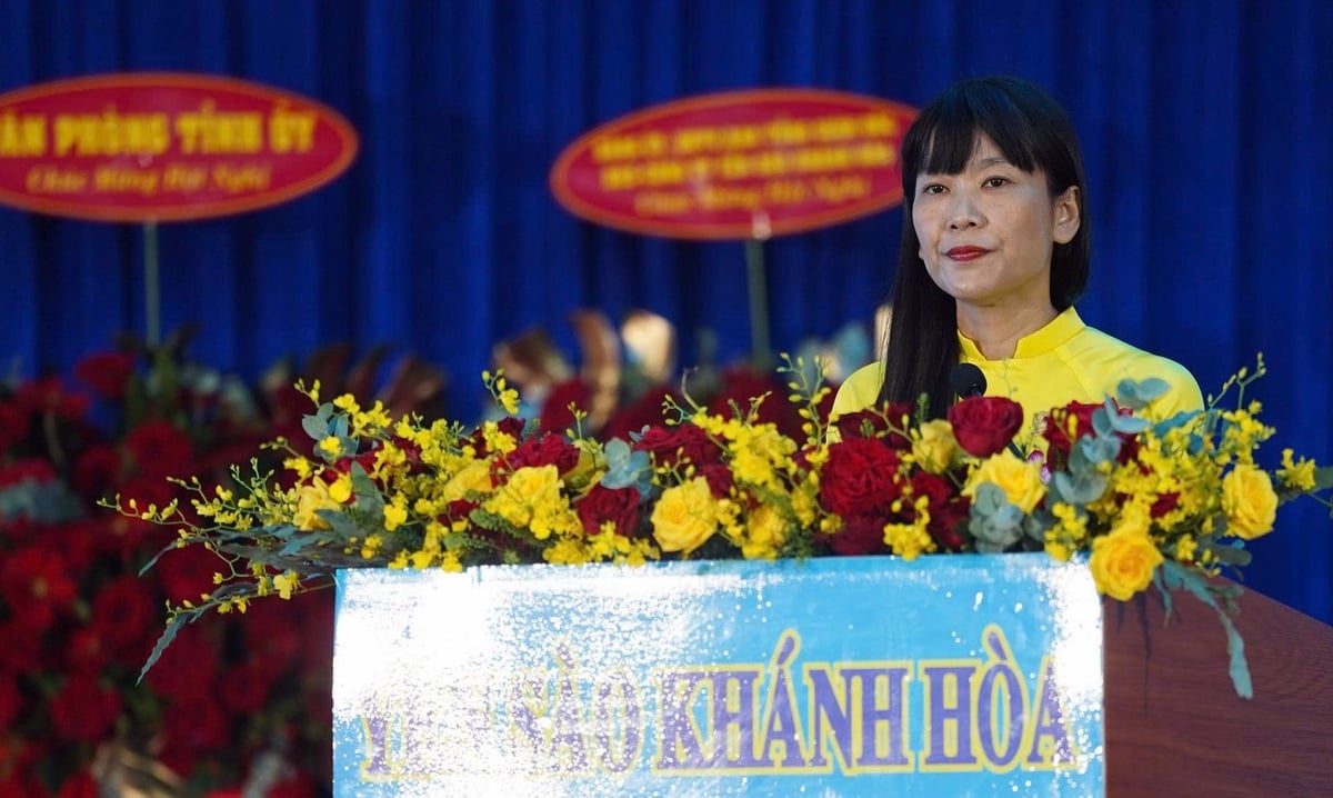 Bà Trịnh Thị Hồng Vân, Chủ tịch Hội đồng thành viên Công ty Yến sào Khánh Hòa phát biểu tại hội nghị khách hàng yến sào Khánh Hòa năm 2025. Ảnh: KS. Bà Trịnh Thị Hồng Vân, Chủ tịch Hội đồng thành viên Công ty Yến sào Khánh Hòa phát biểu tại hội nghị khách hàng yến sào Khánh Hòa năm 2025. Ảnh: KS.