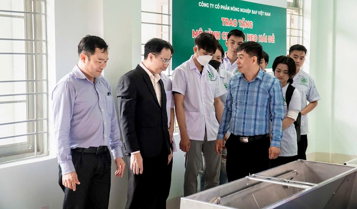 Không chỉ có nhu cầu tuyển dụng lao động phổ thông, các doanh nghiệp còn 'khát' cả đội ngũ kỹ thuật viên, quản lý và nhân sự có trình độ chuyên môn cao. Ảnh: Minh Sáng. Không chỉ có nhu cầu tuyển dụng lao động phổ thông, các doanh nghiệp còn 'khát' cả đội ngũ kỹ thuật viên, quản lý và nhân sự có trình độ chuyên môn cao. Ảnh: Minh Sáng.