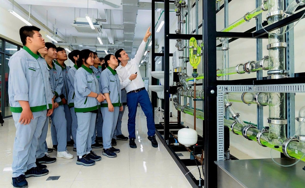 Việc hợp tác quốc tế của Trường Cao đẳng Cơ giới và Thủy lợi giúp chuẩn hóa chương trình đào tạo và đội ngũ giảng viên. Ảnh: Minh Sáng. Việc hợp tác quốc tế của Trường Cao đẳng Cơ giới và Thủy lợi giúp chuẩn hóa chương trình đào tạo và đội ngũ giảng viên. Ảnh: Minh Sáng.