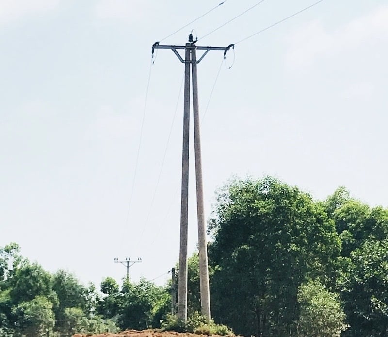 Tuyến đường điện 35 kV trên địa bàn huyện Sìn Hồ. Ảnh: Lê Mạnh. Tuyến đường điện 35 kV trên địa bàn huyện Sìn Hồ. Ảnh: Lê Mạnh.