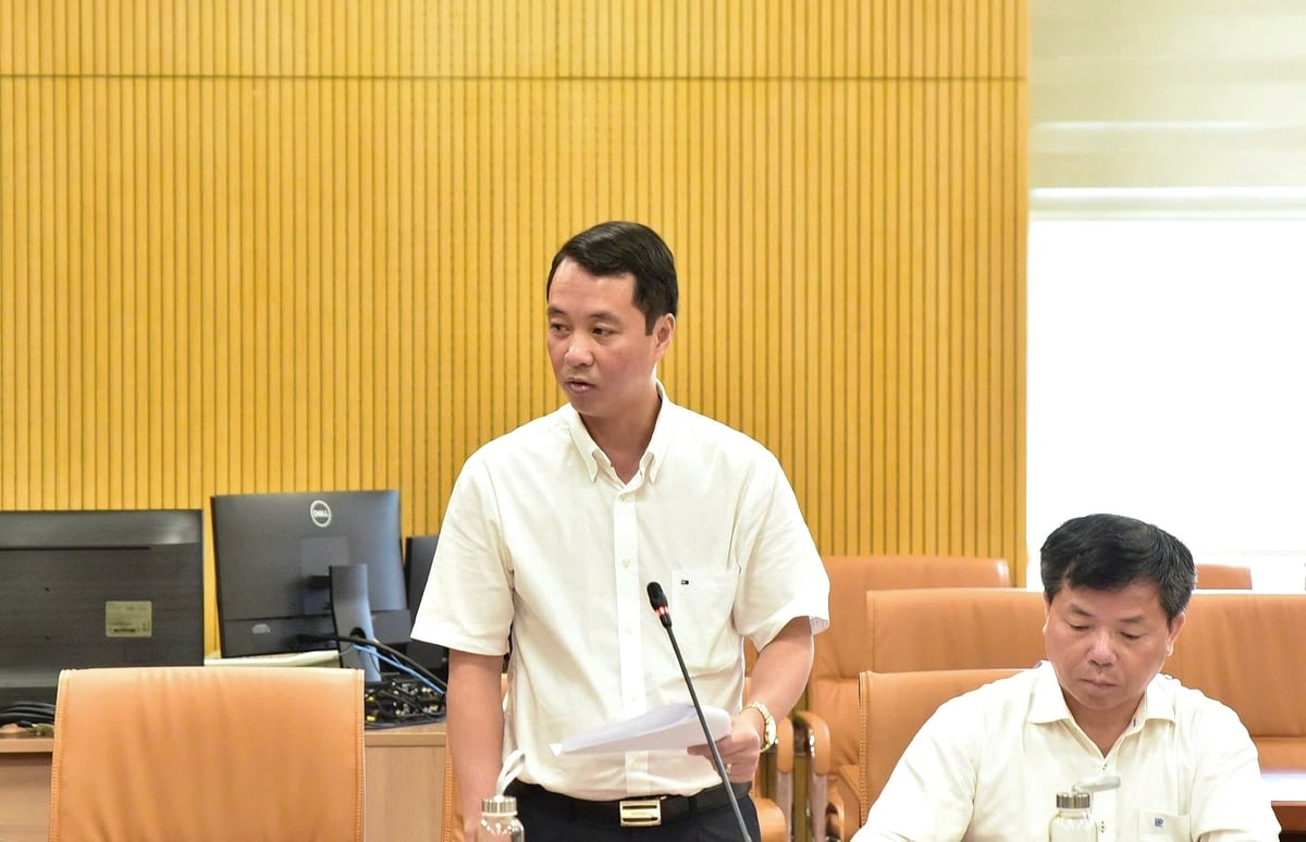 Ông Bùi Chính Nghĩa, Phó Cục trưởng Cục Lâm nghiệp và Kiểm lâm, báo cáo chỉ tiêu phát triển rừng và xuất nhập khẩu lâm sản. Ảnh: Kiều Chi. Ông Bùi Chính Nghĩa, Phó Cục trưởng Cục Lâm nghiệp và Kiểm lâm, báo cáo chỉ tiêu phát triển rừng và xuất nhập khẩu lâm sản. Ảnh: Kiều Chi.