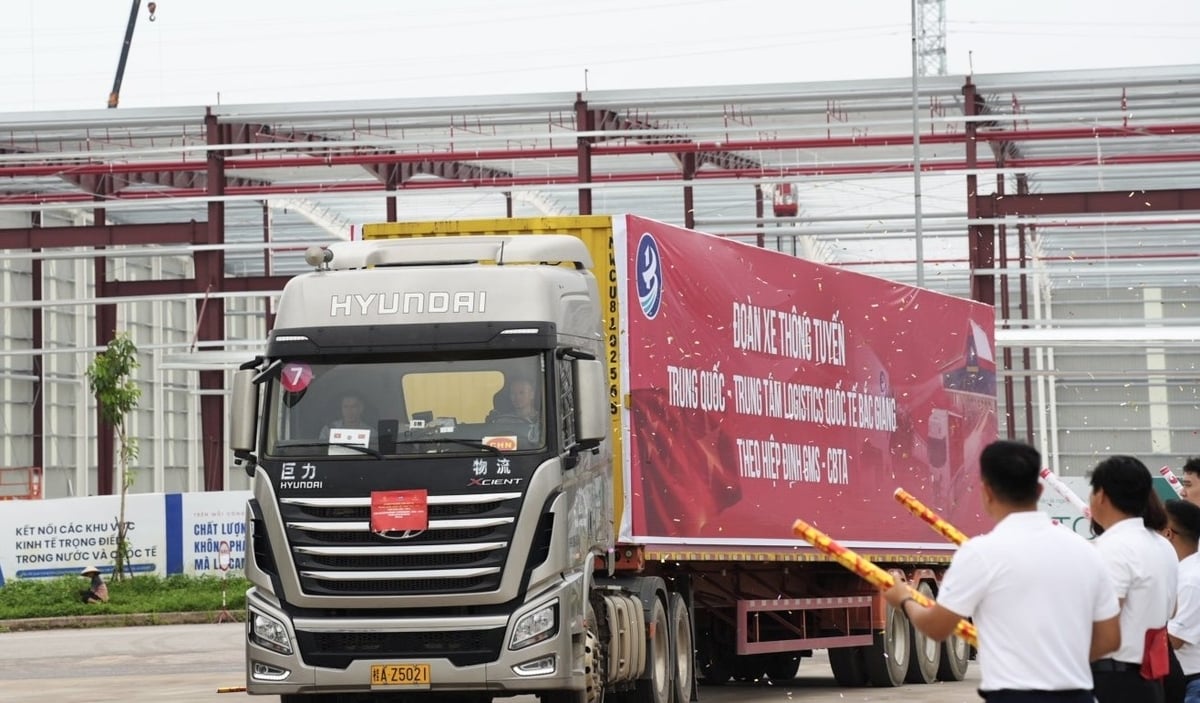 Đoàn xe thông tuyến từ Trung Quốc đến Trung tâm Logistics Quốc tế Bắc Giang. Ảnh: Phạm Minh. Đoàn xe thông tuyến từ Trung Quốc đến Trung tâm Logistics Quốc tế Bắc Giang. Ảnh: Phạm Minh.