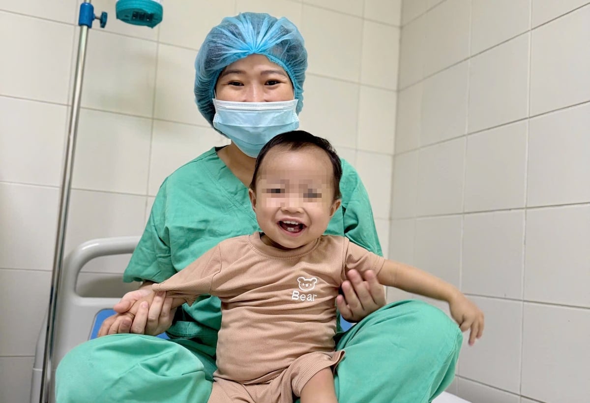 Sức khỏe của cháu bé đã ổn định và xuất viện sau ca ghép gan đặc biệt. Ảnh: BVTW Huế. Sức khỏe của cháu bé đã ổn định và xuất viện sau ca ghép gan đặc biệt. Ảnh: BVTW Huế.