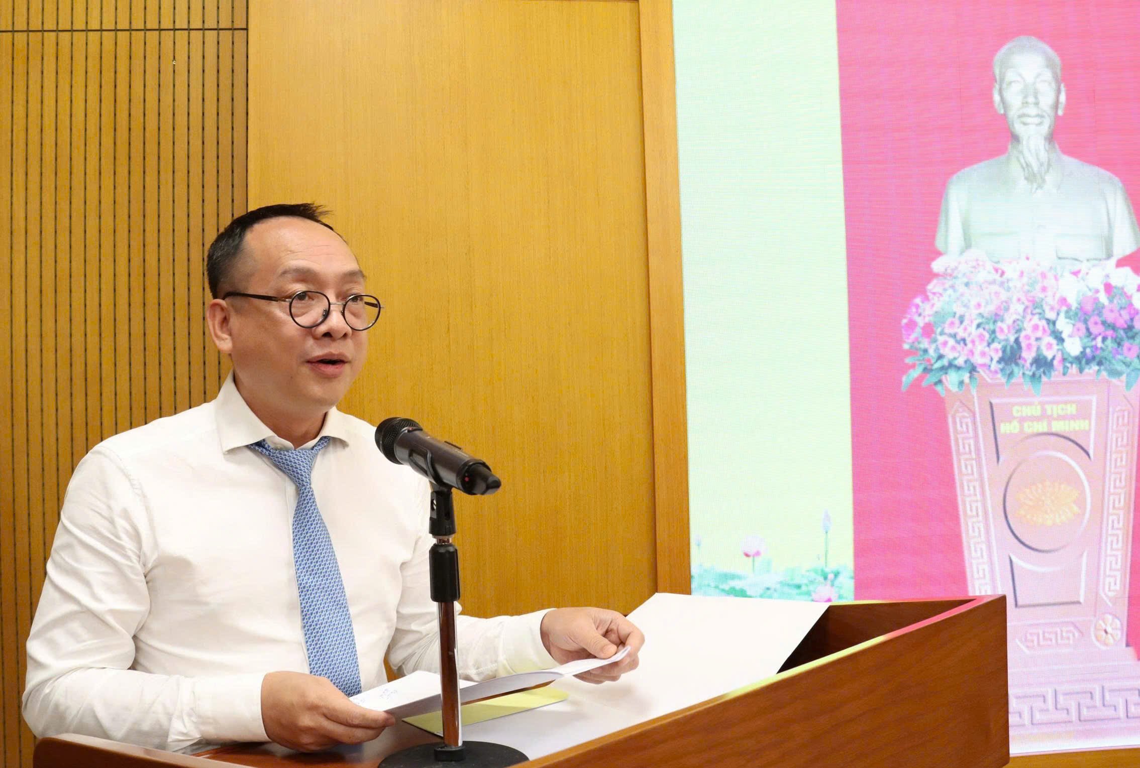 Đồng chí Ngô Hồng Giang, Phó Bí thư chuyên trách Đảng ủy Bộ NN-MT ghi nhận, biểu dương những kết quả đạt được của Chi bộ Văn phòng Điều phối Nông thôn mới Trung ương trong nhiệm kỳ vừa qua, đã tạo động lực thúc đẩy sự phát triển mọi mặt của đơn vị. Ảnh: Nguyễn Thủy. Đồng chí Ngô Hồng Giang, Phó Bí thư chuyên trách Đảng ủy Bộ NN-MT ghi nhận, biểu dương những kết quả đạt được của Chi bộ Văn phòng Điều phối Nông thôn mới Trung ương trong nhiệm kỳ vừa qua, đã tạo động lực thúc đẩy sự phát triển mọi mặt của đơn vị. Ảnh: Nguyễn Thủy.