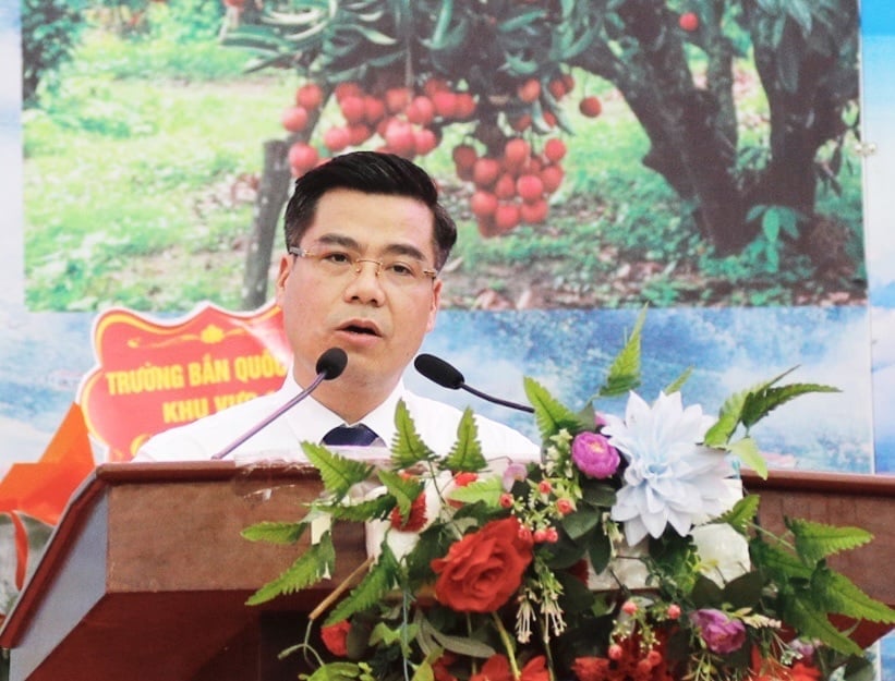 Ông Đào Công Hùng, quyền Chủ tịch UBND huyện Lục Ngạn phát biểu khai mạc chương trình. Ảnh: Phạm Minh. Ông Đào Công Hùng, quyền Chủ tịch UBND huyện Lục Ngạn phát biểu khai mạc chương trình. Ảnh: Phạm Minh.