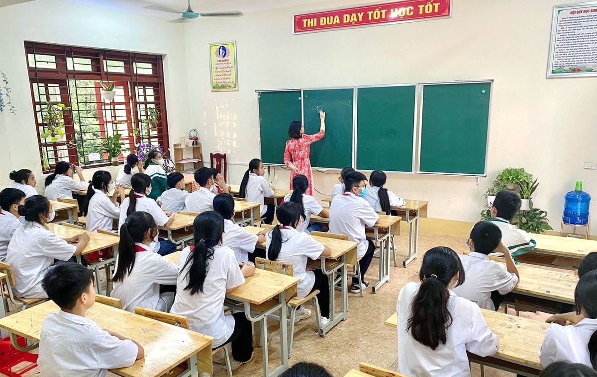 Thủ tướng Chính phủ Phạm Minh Chính vừa ký Chỉ thị số 17/CT-TTg về việc tổ chức dạy học 2 buổi/ngày và tổ chức sinh hoạt hè cho trẻ em, học sinh. Ảnh: Minh Hoàng. Thủ tướng Chính phủ Phạm Minh Chính vừa ký Chỉ thị số 17/CT-TTg về việc tổ chức dạy học 2 buổi/ngày và tổ chức sinh hoạt hè cho trẻ em, học sinh. Ảnh: Minh Hoàng.