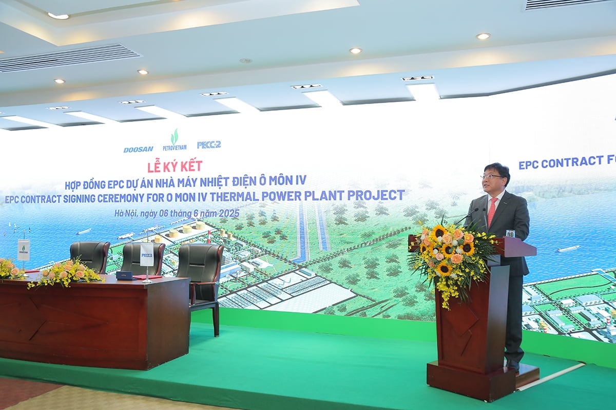 Ông Lee Hyeonho, Tổng Giám đốc khối kinh doanh EPC của Công ty Doosan, đại diện Liên danh nhà thầu phát biểu tại lễ ký. Ảnh: Petrovietnam.