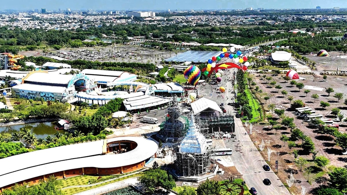 Khu du lịch này đã đi vào hoạt động từ năm 2022 và hiện vẫn đang hoàn thiện một số hạng mục như công viên nước, khu đô thị sinh thái và các khu du lịch tâm linh. Ảnh: Minh Sáng. Khu du lịch này đã đi vào hoạt động từ năm 2022 và hiện vẫn đang hoàn thiện một số hạng mục như công viên nước, khu đô thị sinh thái và các khu du lịch tâm linh. Ảnh: Minh Sáng.
