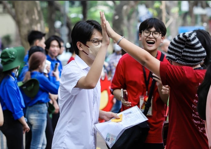 Đề thi môn Ngữ văn cũng là cơ hội để học sinh bộc lộ chính mình. Ảnh: Hữu Hưng. Đề thi môn Ngữ văn cũng là cơ hội để học sinh bộc lộ chính mình. Ảnh: Hữu Hưng.