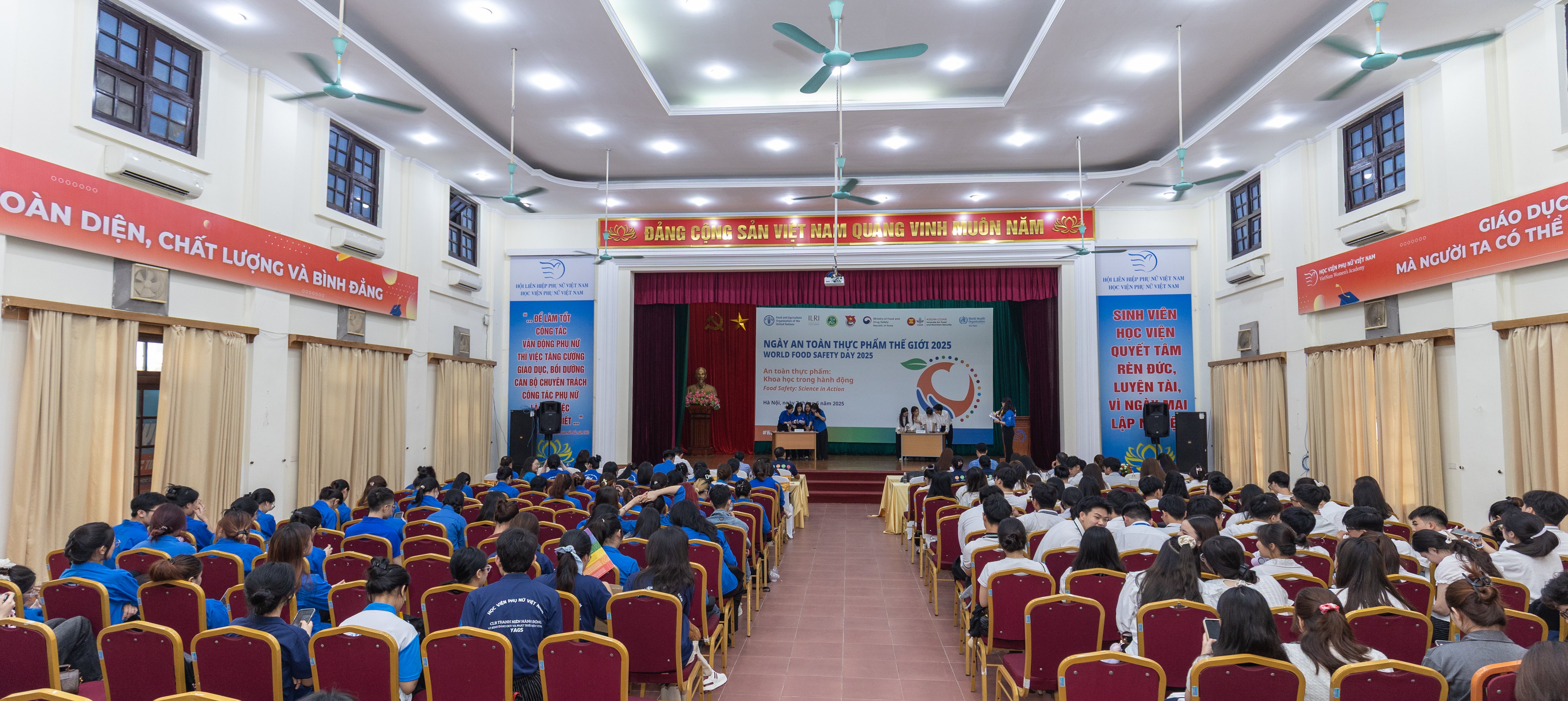 Buổi tọa đàm hưởng ứng Ngày An toàn Thực phẩm Thế giới năm 2025 với chủ đề 'Khoa học trong hành động'. Ảnh: BTC.