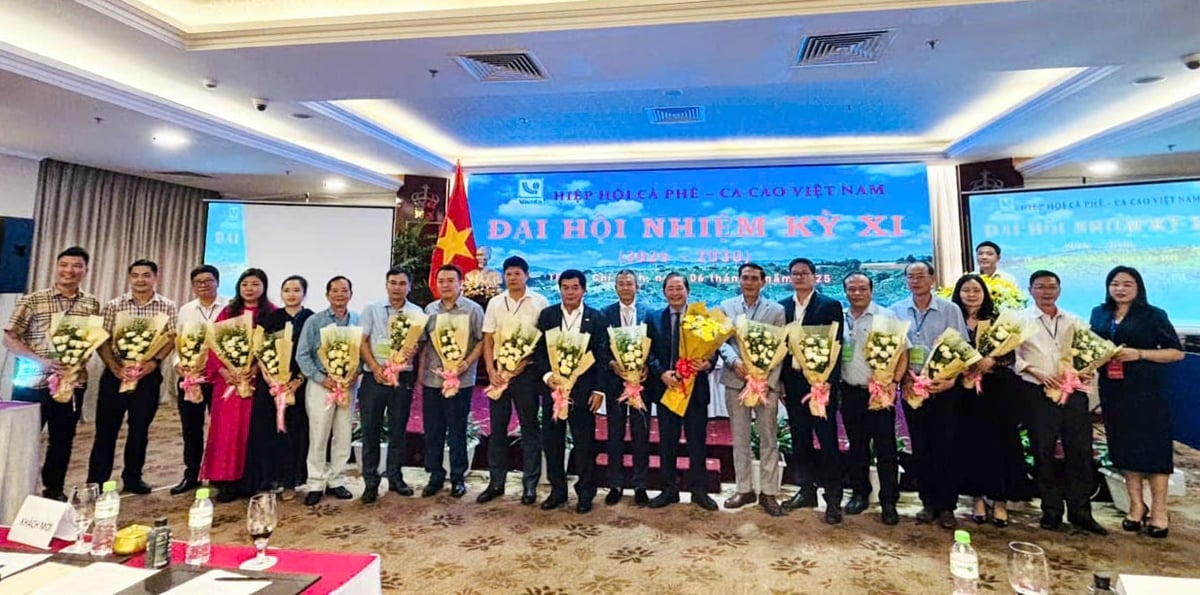 Ra mắt Ban Chấp hành nhiệm kỳ XI của VICOFA. Ảnh: Xuân Hiền. Ra mắt Ban Chấp hành nhiệm kỳ XI của VICOFA. Ảnh: Xuân Hiền.