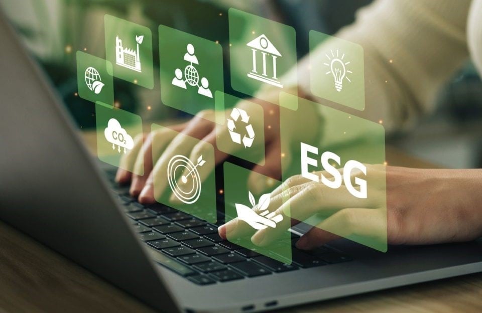 Nhờ thực hành tốt ESG, đặc biệt là yếu tố G-Quản trị doanh nghiệp, nhiều doanh Việt đang chủ động tiếp cận được các nguồn đầu tư tiềm năng. Ảnh: Vinamilk. Nhờ thực hành tốt ESG, đặc biệt là yếu tố G-Quản trị doanh nghiệp, nhiều doanh Việt đang chủ động tiếp cận được các nguồn đầu tư tiềm năng. Ảnh: Vinamilk.