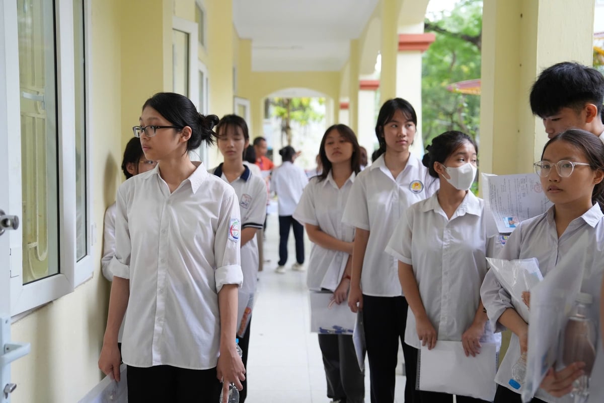 Nhiều thí sinh cho biết đề Toán năm nay vừa sức, bám sát chương trình học và cấu trúc đề minh họa, không đánh đố. Ảnh: Lan Chi. Nhiều thí sinh cho biết đề Toán năm nay vừa sức, bám sát chương trình học và cấu trúc đề minh họa, không đánh đố. Ảnh: Lan Chi.