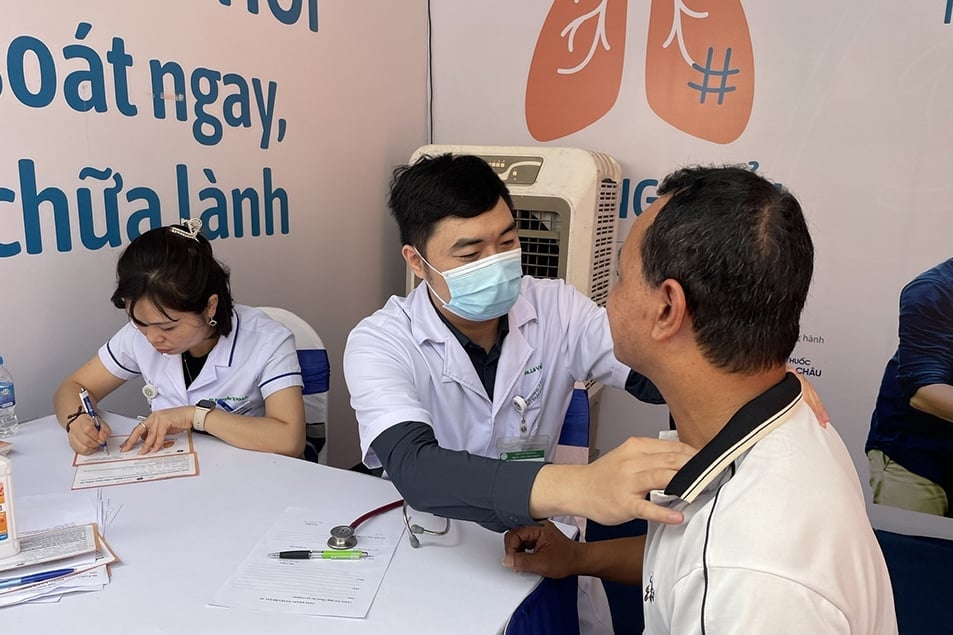 Thuốc lá là nguyên nhân của hơn 25 căn bệnh khác nhau, từ ung thư phổi, tim mạch, đến đột quỵ. Ảnh: Sở Y tế Hà Tĩnh. Thuốc lá là nguyên nhân của hơn 25 căn bệnh khác nhau, từ ung thư phổi, tim mạch, đến đột quỵ. Ảnh: Sở Y tế Hà Tĩnh.