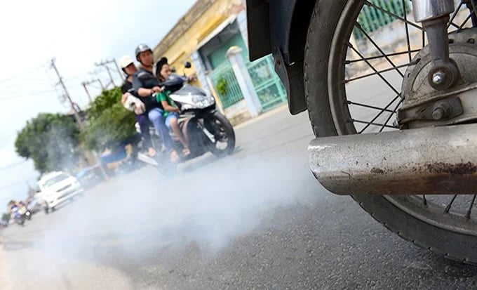 ...cùng khí thải các phương tiện giao thông là những nguyên nhân chính gây ô nhiễm không khí. Ảnh: Thái Bình. ...cùng khí thải các phương tiện giao thông là những nguyên nhân chính gây ô nhiễm không khí. Ảnh: Thái Bình.