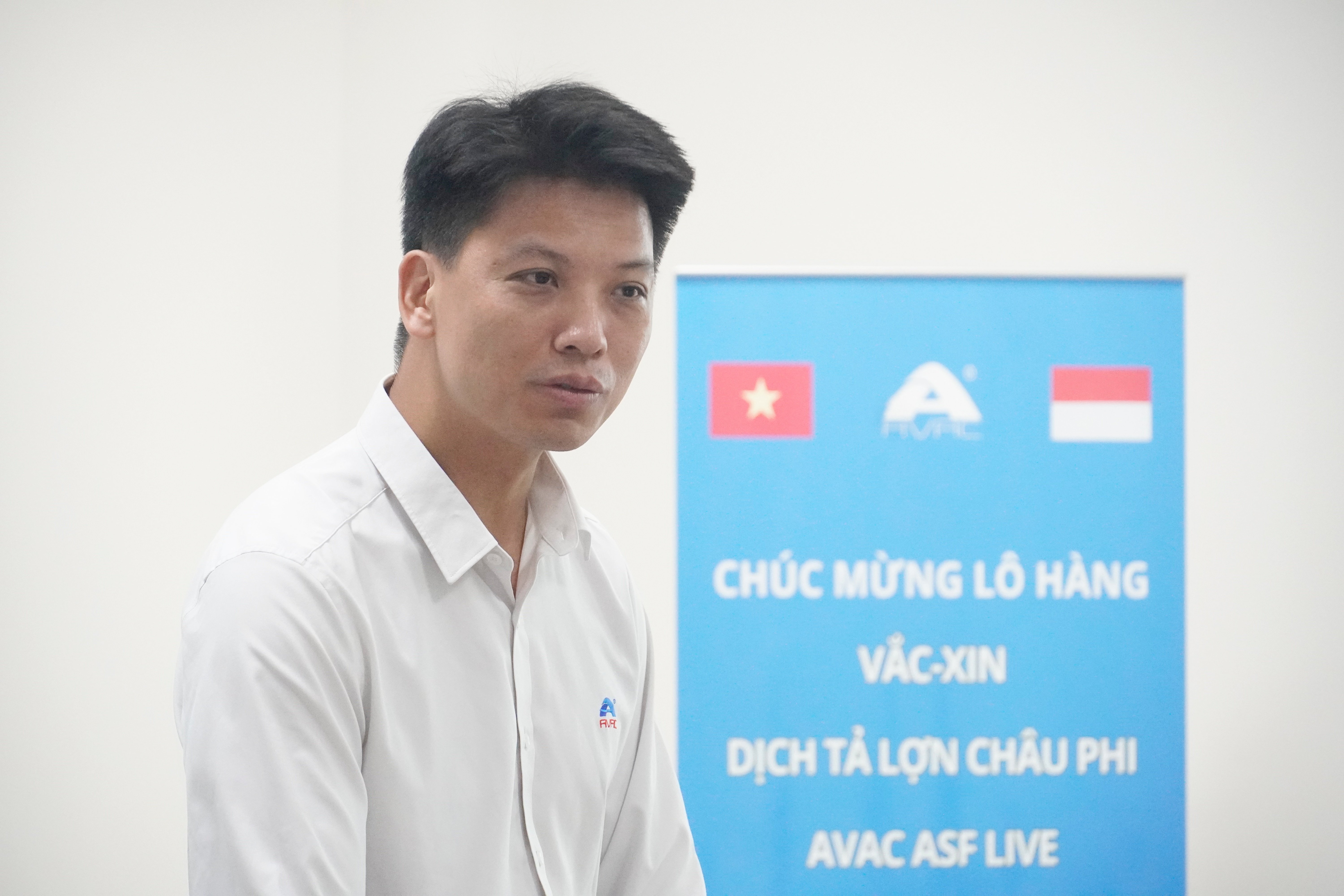 TS Nguyễn Văn Điệp, Tổng Giám đốc Công ty Cổ phần AVAC Việt Nam thông tin, tính đến thời điểm hiện tại, AVAC đã cung ứng hơn 3,5 triệu liều vaccine AVAC ASF LIVE ra thị trường. Ảnh: Hồng Thắm. TS Nguyễn Văn Điệp, Tổng Giám đốc Công ty Cổ phần AVAC Việt Nam thông tin, tính đến thời điểm hiện tại, AVAC đã cung ứng hơn 3,5 triệu liều vaccine AVAC ASF LIVE ra thị trường. Ảnh: Hồng Thắm.