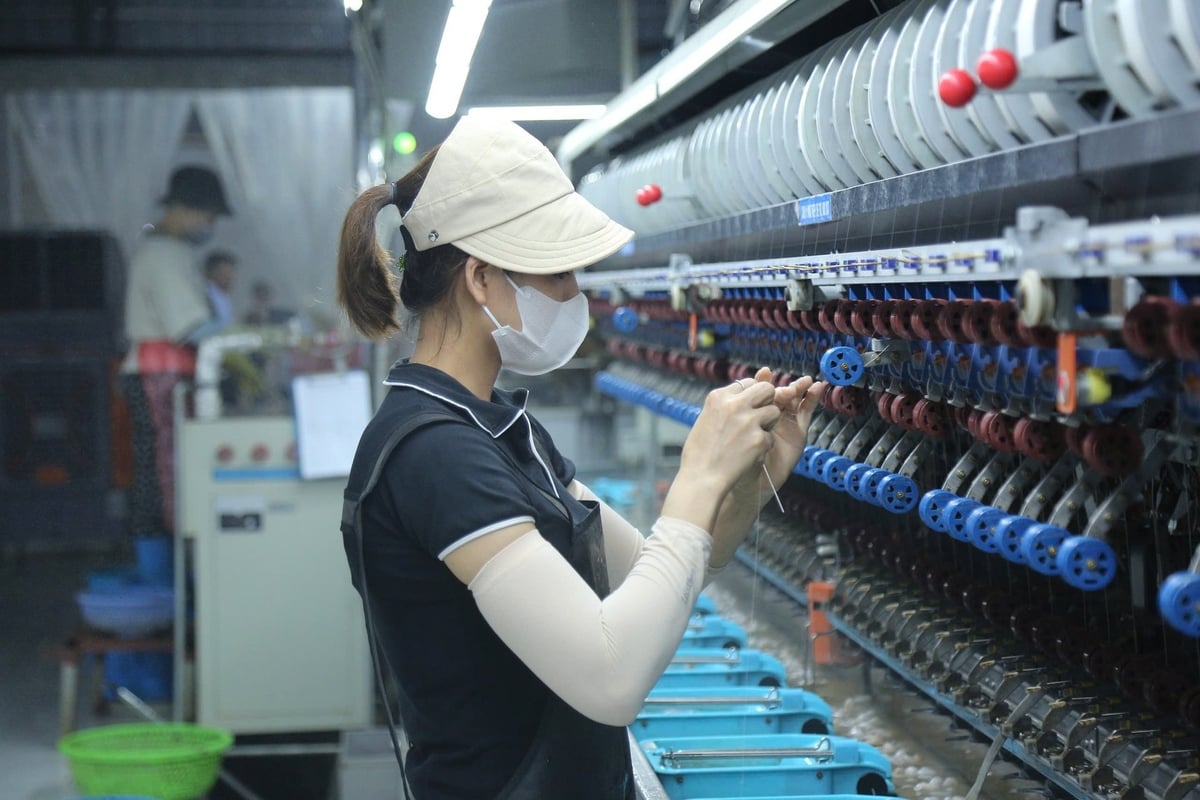 Các giàn máy ươm tơ hoạt động nhộn nhịp trong vụ kén. Ảnh: Thanh Tiến. Các giàn máy ươm tơ hoạt động nhộn nhịp trong vụ kén. Ảnh: Thanh Tiến.