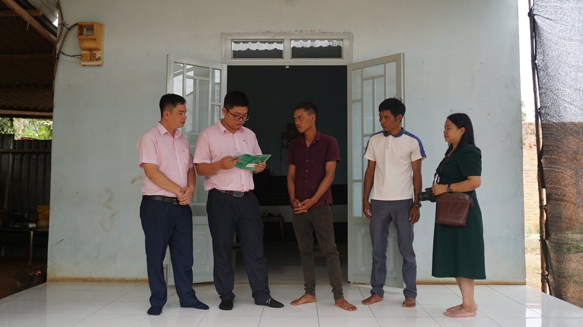 Đời sống bà con thôn Bù Ka 1 ngày càng khởi sắc, nhà cửa đã khang trang hơn. Ảnh: Trần Trung. Đời sống bà con thôn Bù Ka 1 ngày càng khởi sắc, nhà cửa đã khang trang hơn. Ảnh: Trần Trung.