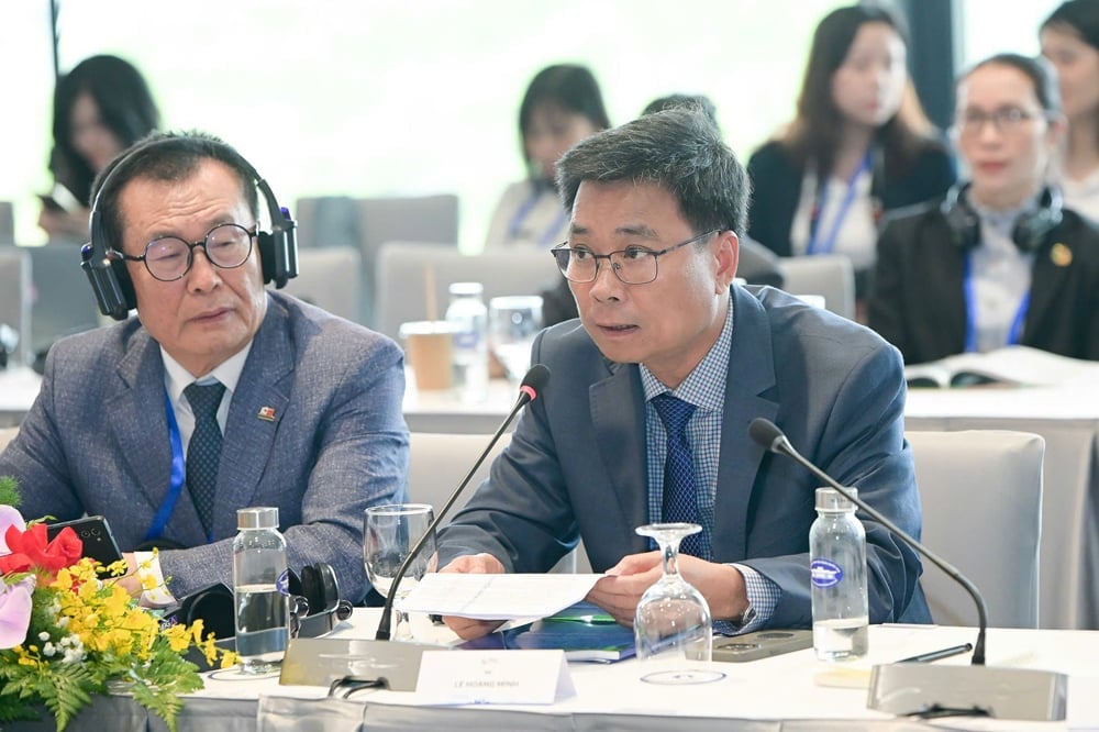 Ông Lê Hoàng Minh nhấn mạnh về vai trò của dữ liệu ESG khi chia sẻ kinh nghiệm về thực hiện PTBV tại Vinamilk. Ảnh: Vinamilk. Ông Lê Hoàng Minh nhấn mạnh về vai trò của dữ liệu ESG khi chia sẻ kinh nghiệm về thực hiện PTBV tại Vinamilk. Ảnh: Vinamilk.