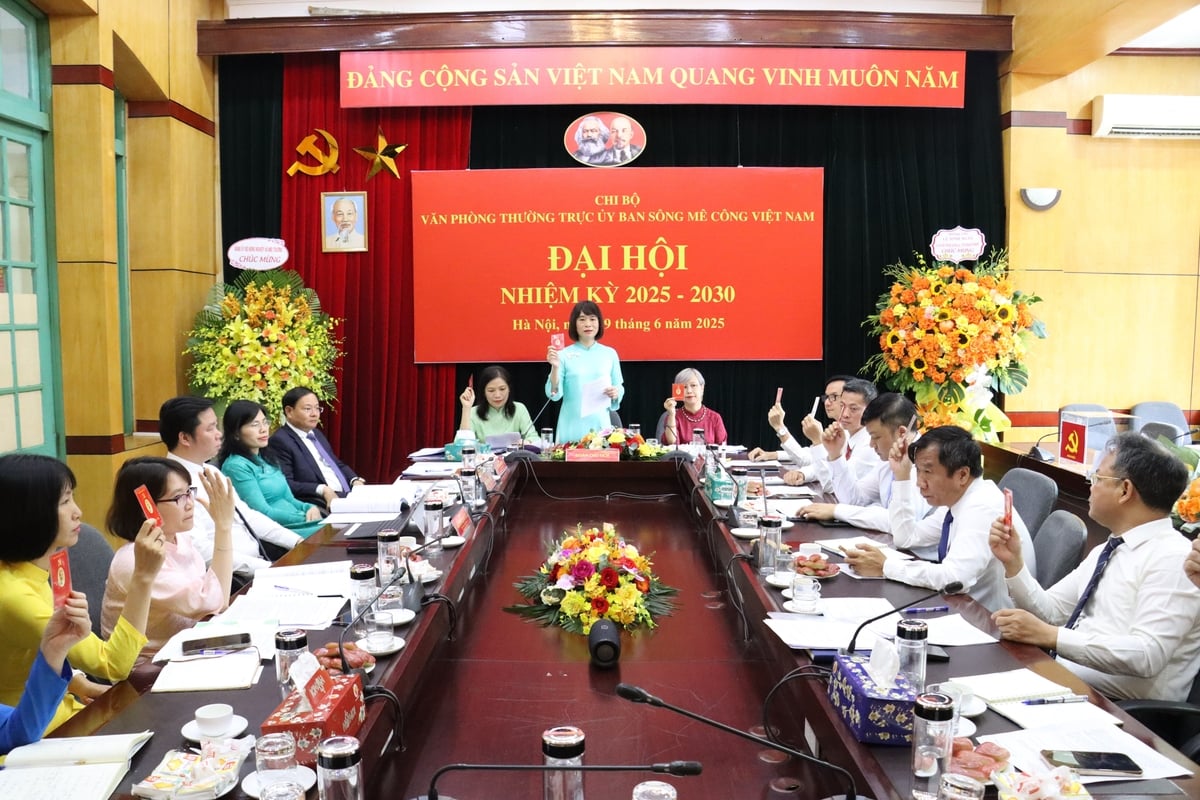Đại hội biểu quyết thông qua Nghị quyết Đại hội Chi bộ Văn phòng Thường trực Ủy ban sông Mê Công Việt Nam, nhiệm kỳ 2025-2030. Ảnh: Nguyễn Thủy. Đại hội biểu quyết thông qua Nghị quyết Đại hội Chi bộ Văn phòng Thường trực Ủy ban sông Mê Công Việt Nam, nhiệm kỳ 2025-2030. Ảnh: Nguyễn Thủy.