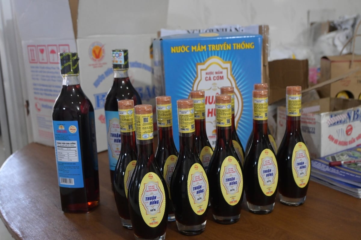 Nước mắm cá cơm Thuận Hưng vừa đạt OCOP 4 sao. Ảnh: ĐB. Nước mắm cá cơm Thuận Hưng vừa đạt OCOP 4 sao. Ảnh: ĐB.