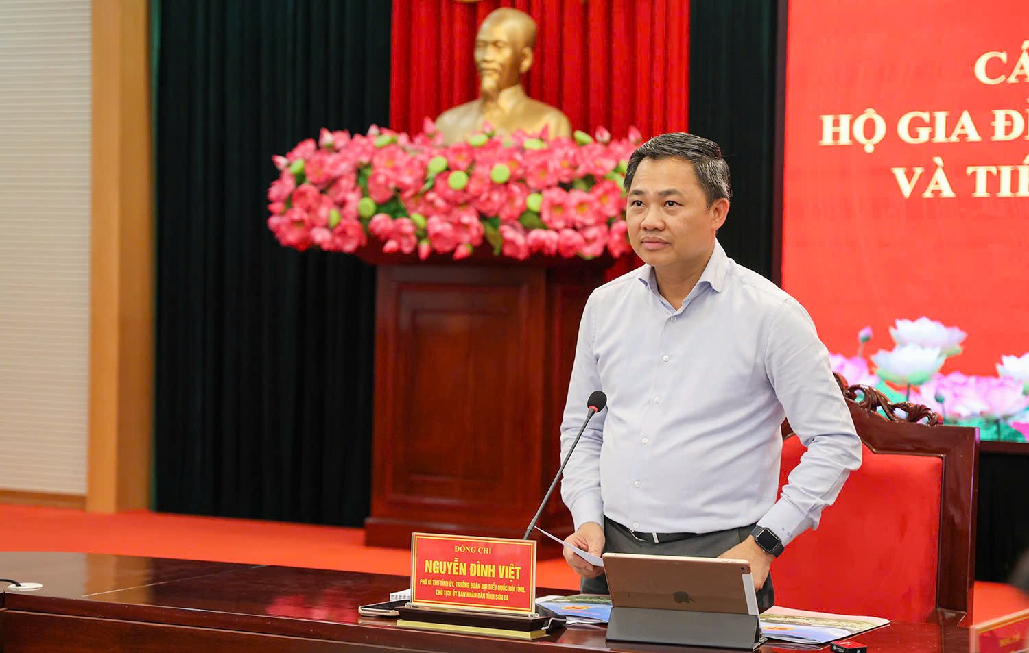Ông Nguyễn Đình Việt, Chủ tịch UBND tỉnh Sơn La phát biểu tại buổi gặp mặt các doanh nghiệp, hợp tác xã, hộ gia đình tiêu biểu về sản xuất, chế biến và tiêu thụ cà phê trên địa bàn tỉnh. Ảnh: Nguyễn Nga. Ông Nguyễn Đình Việt, Chủ tịch UBND tỉnh Sơn La phát biểu tại buổi gặp mặt các doanh nghiệp, hợp tác xã, hộ gia đình tiêu biểu về sản xuất, chế biến và tiêu thụ cà phê trên địa bàn tỉnh. Ảnh: Nguyễn Nga.
