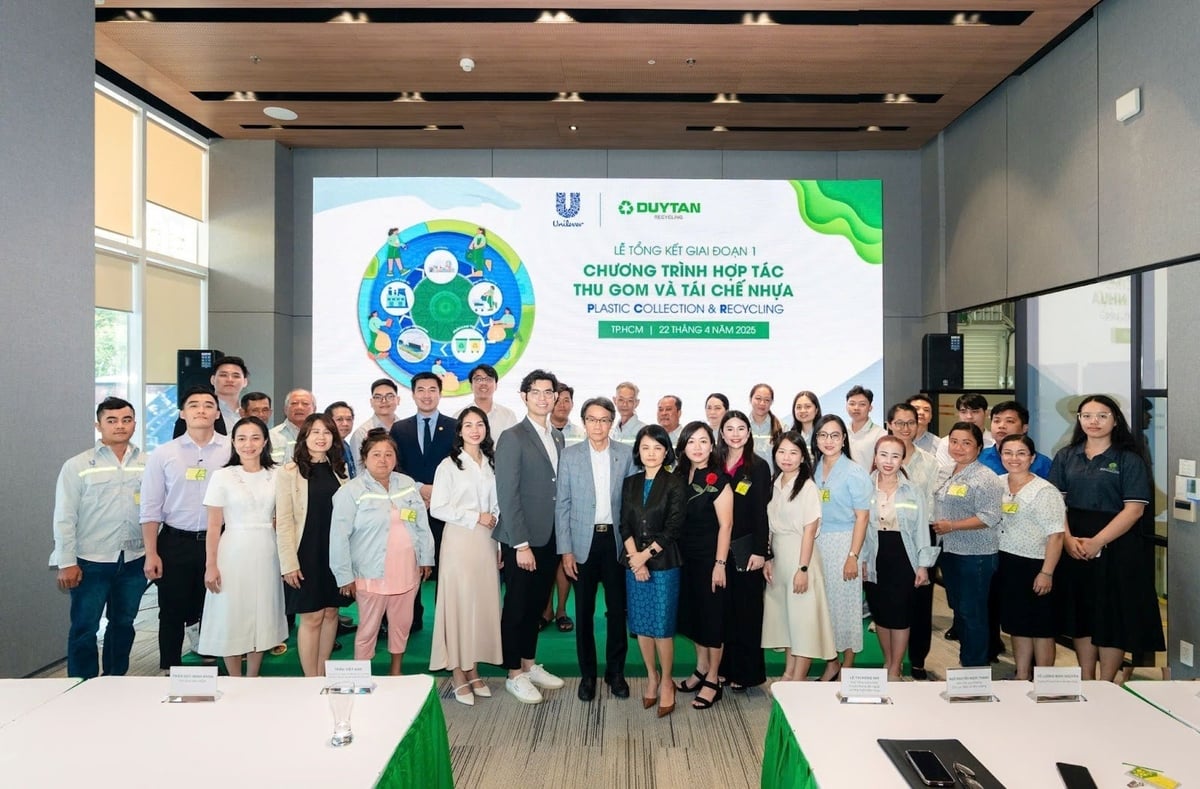 Lễ tổng kết giai đoạn 1 Chương trình hợp tác thu gom và tái chế nhựa giữa Unilever Việt Nam và Duy Tân Recycling. Ảnh: Unilever. Lễ tổng kết giai đoạn 1 Chương trình hợp tác thu gom và tái chế nhựa giữa Unilever Việt Nam và Duy Tân Recycling. Ảnh: Unilever.