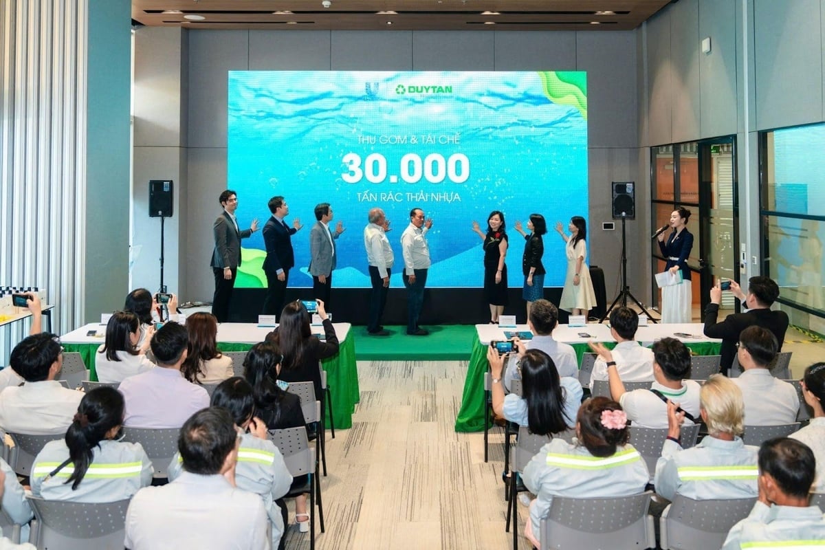 Unilever Việt Nam và Duy Tân Recycling đặt mục tiêu thu gom và tái chế 30.000 tấn rác nhựa trong giai đoạn 2025 - 2027. Ảnh: Unilever. Unilever Việt Nam và Duy Tân Recycling đặt mục tiêu thu gom và tái chế 30.000 tấn rác nhựa trong giai đoạn 2025 - 2027. Ảnh: Unilever.