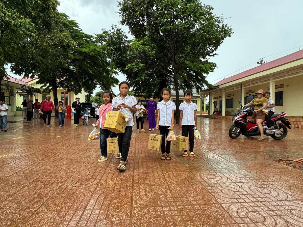 Sau khi được cải tạo, nâng cấp, điểm trường Buôn D'Ham, Trường Tiểu học Ea Bông đã khang trang, sạch đẹp trong niềm vui của các em học sinh. Ảnh: Bảo Trung. Sau khi được cải tạo, nâng cấp, điểm trường Buôn D'Ham, Trường Tiểu học Ea Bông đã khang trang, sạch đẹp trong niềm vui của các em học sinh. Ảnh: Bảo Trung.
