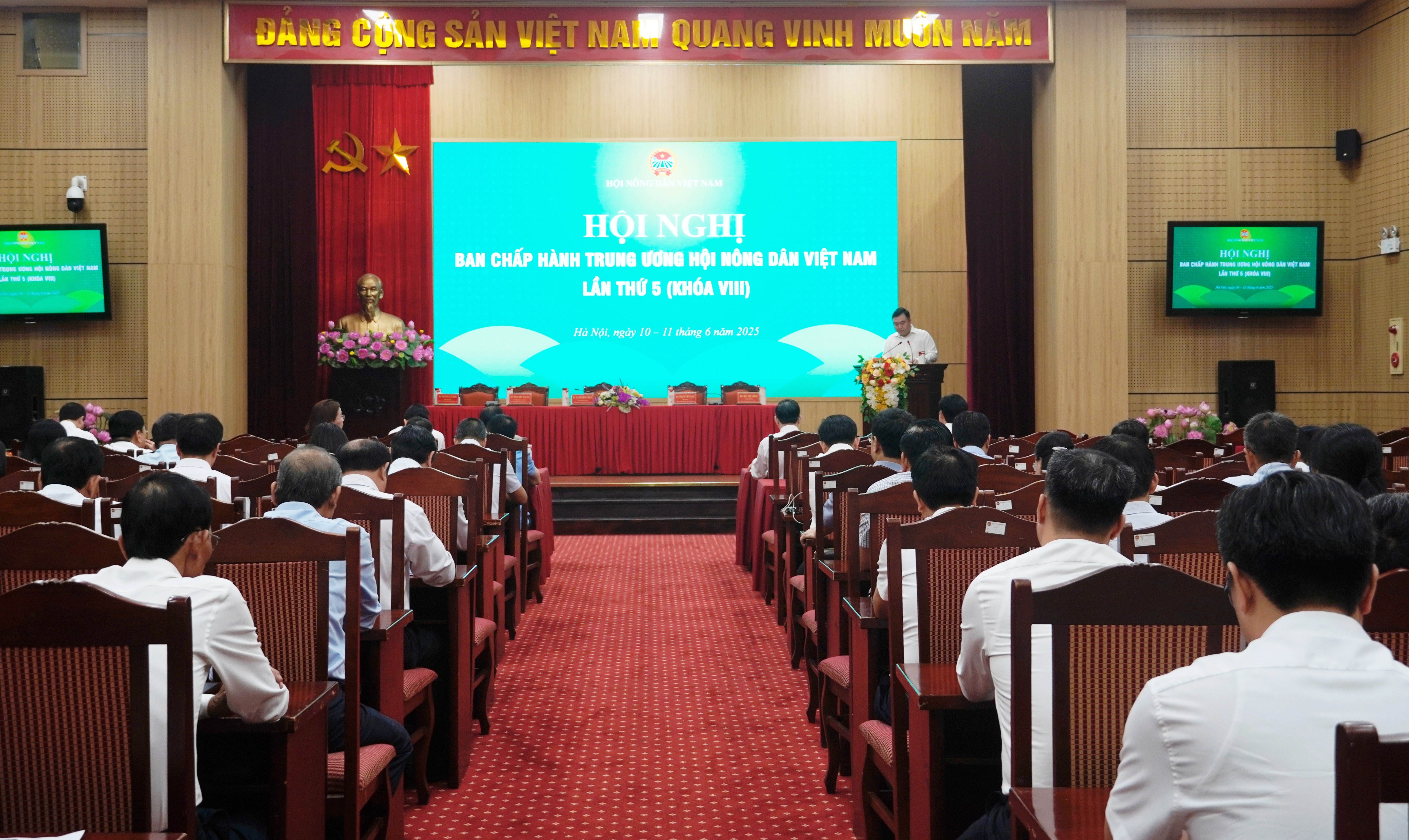 Hội nghị Ban Chấp hành Trung ương Hội Nông dân Việt Nam lần thứ 5 (khóa VIII) chính thức khai mạc sáng 10/6, tại Hà Nội. Ảnh: Hồng Thắm. Hội nghị Ban Chấp hành Trung ương Hội Nông dân Việt Nam lần thứ 5 (khóa VIII) chính thức khai mạc sáng 10/6, tại Hà Nội. Ảnh: Hồng Thắm.