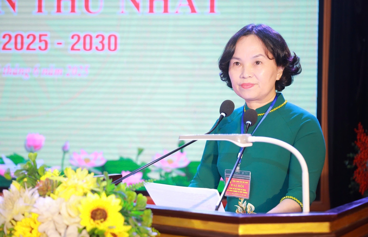 Bà Võ Thị Nhung, Phó Giám đốc Sở, được chỉ định giữ chức Bí thư Đảng ủy bộ phận cơ quan Sở Nông nghiệp và Môi trường Nghệ An nhiệm kỳ 2025-2030. Ảnh: Ngọc Linh. Bà Võ Thị Nhung, Phó Giám đốc Sở, được chỉ định giữ chức Bí thư Đảng ủy bộ phận cơ quan Sở Nông nghiệp và Môi trường Nghệ An nhiệm kỳ 2025-2030. Ảnh: Ngọc Linh.