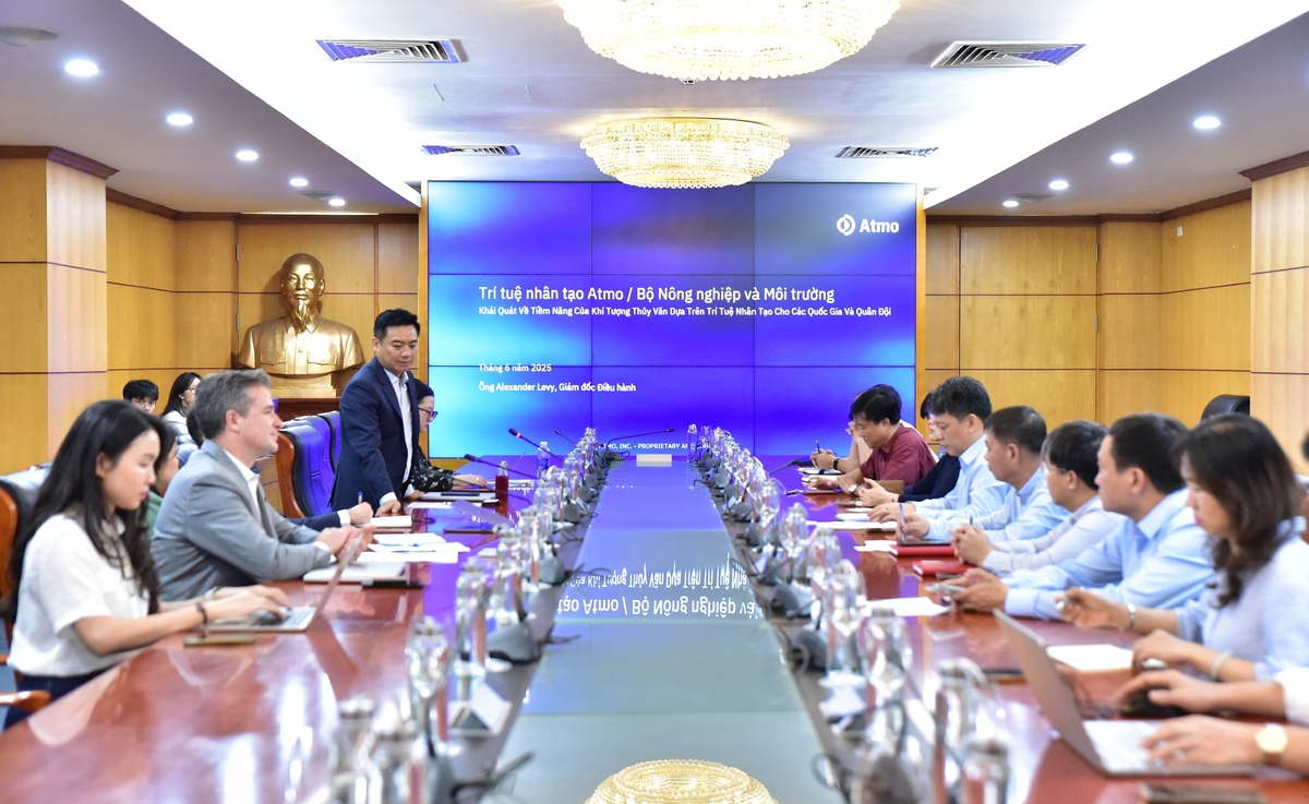 Buổi tiếp xúc, trao đổi giữa Cục Khí tượng Thủy văn (Bộ Nông nghiệp và Môi trường) với Công ty trí tuệ nhân tạo Atmo AI. Ảnh: Kiều Chi. Buổi tiếp xúc, trao đổi giữa Cục Khí tượng Thủy văn (Bộ Nông nghiệp và Môi trường) với Công ty trí tuệ nhân tạo Atmo AI. Ảnh: Kiều Chi.
