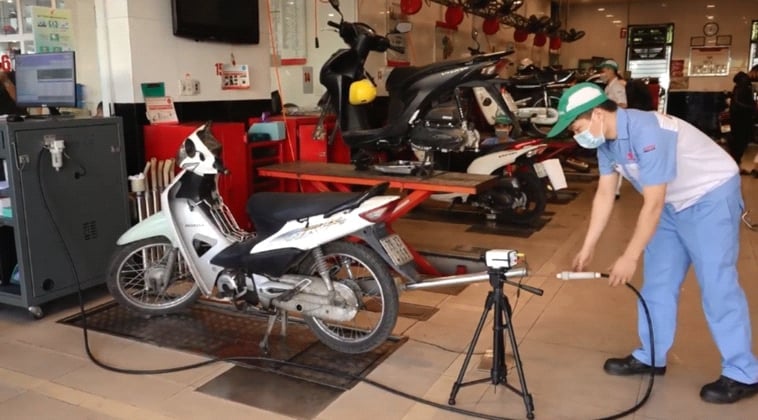 Ưu tiên liên kết với các đại lý chính hãng, garage lớn, đặc biệt là các thành viên của Hiệp hội các nhà sản xuất xe máy Việt Nam (VAMM), như hệ thống HEAD của Honda để kiểm định, bảo dưỡng kết hợp, vừa tạo sự tiện lợi cho người dân, vừa đảm bảo uy tín kỹ thuật và chất lượng dịch vụ. Ảnh: Minh Hoàng. Ưu tiên liên kết với các đại lý chính hãng, garage lớn, đặc biệt là các thành viên của Hiệp hội các nhà sản xuất xe máy Việt Nam (VAMM), như hệ thống HEAD của Honda để kiểm định, bảo dưỡng kết hợp, vừa tạo sự tiện lợi cho người dân, vừa đảm bảo uy tín kỹ thuật và chất lượng dịch vụ. Ảnh: Minh Hoàng.