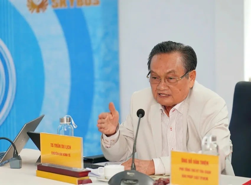 TS Trần Du Lịch cho rằng, để khu vực kinh tế tư nhân phát triển thực chất, cần đồng thời tháo hai nút thắt về thể chế và tín dụng. Ảnh: Minh Hoàng. TS Trần Du Lịch cho rằng, để khu vực kinh tế tư nhân phát triển thực chất, cần đồng thời tháo hai nút thắt về thể chế và tín dụng. Ảnh: Minh Hoàng.