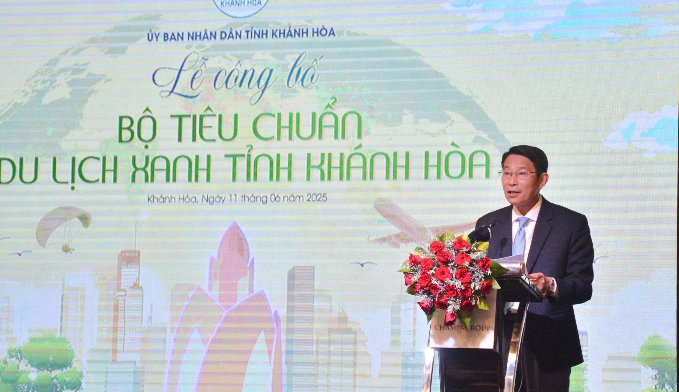 Ông Đinh Văn Thiệu, Phó Chủ tịch UBND tỉnh Khánh Hòa phát biểu tại lễ công bố bộ tiêu chuẩn du lịch xanh. Ảnh: KS. Ông Đinh Văn Thiệu, Phó Chủ tịch UBND tỉnh Khánh Hòa phát biểu tại lễ công bố bộ tiêu chuẩn du lịch xanh. Ảnh: KS.