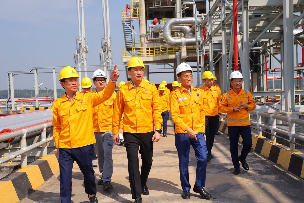 Đồng chí Bí thư Đảng ủy và Ban lãnh đạo PV GAS thường xuyên theo sát và chỉ đạo mọi mặt hoạt động của Tổng công ty. Ảnh: PV GAS. Đồng chí Bí thư Đảng ủy và Ban lãnh đạo PV GAS thường xuyên theo sát và chỉ đạo mọi mặt hoạt động của Tổng công ty. Ảnh: PV GAS.