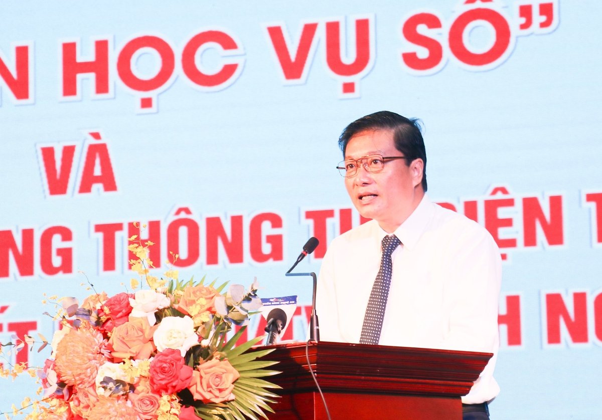 Chủ tịch UBND tỉnh Lê Hồng Vinh phát biểu và kêu gọi tại buổi lễ. Ảnh: Hữu Tình. Chủ tịch UBND tỉnh Lê Hồng Vinh phát biểu và kêu gọi tại buổi lễ. Ảnh: Hữu Tình.