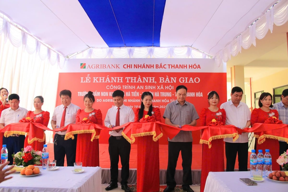 Cắt băng khánh thành, bàn giao công trình an sinh xã hội Trường Mầm non khu A, xã Hà Tiến, huyện Hà Trung, tỉnh Thanh Hóa. Ảnh: Trường Thuỷ. Cắt băng khánh thành, bàn giao công trình an sinh xã hội Trường Mầm non khu A, xã Hà Tiến, huyện Hà Trung, tỉnh Thanh Hóa. Ảnh: Trường Thuỷ.