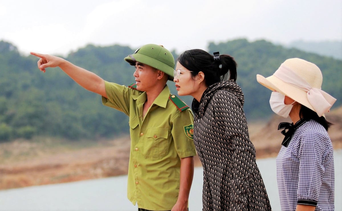 'Cách 3 ngày, chúng tôi đến đảo để cho khỉ ăn 1 lần, đồng thời quan sát sức khỏe, khả sinh trưởng và phát triển của chúng để làm báo cáo theo dõi', cán bộ Vườn quốc gia Vũ Quang nói. 'Cách 3 ngày, chúng tôi đến đảo để cho khỉ ăn 1 lần, đồng thời quan sát sức khỏe, khả sinh trưởng và phát triển của chúng để làm báo cáo theo dõi', cán bộ Vườn quốc gia Vũ Quang nói.