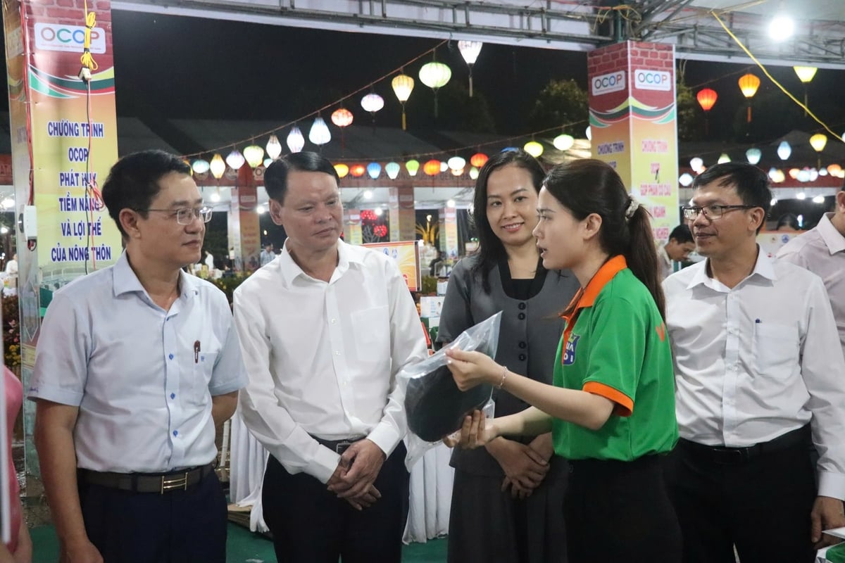 Đà Nẵng cũng đẩy mạnh xúc tiến, quảng bá sản phẩm OCOP để mở rộng thị trường. Ảnh: Lan Anh. Đà Nẵng cũng đẩy mạnh xúc tiến, quảng bá sản phẩm OCOP để mở rộng thị trường. Ảnh: Lan Anh.