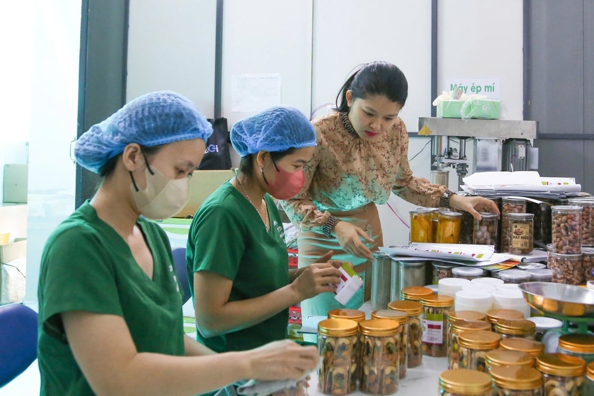 Đà Nẵng chú trọng nâng cao chất lượng sản phẩm OCOP từ ứng dụng KHCN đến cải thiện chất lượng mẫu mã, bao bì. Ảnh: Lan Anh. Đà Nẵng chú trọng nâng cao chất lượng sản phẩm OCOP từ ứng dụng KHCN đến cải thiện chất lượng mẫu mã, bao bì. Ảnh: Lan Anh.