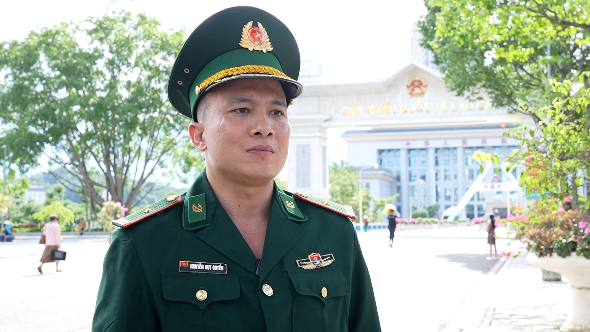 Ông Nguyễn Huy Quyền, Trạm trưởng Trạm Biên phòng Cửa khẩu Quốc tế, Bộ Chỉ huy Bộ đội Biên phòng tỉnh Lào Cai. Ảnh: HK. Ông Nguyễn Huy Quyền, Trạm trưởng Trạm Biên phòng Cửa khẩu Quốc tế, Bộ Chỉ huy Bộ đội Biên phòng tỉnh Lào Cai. Ảnh: HK.