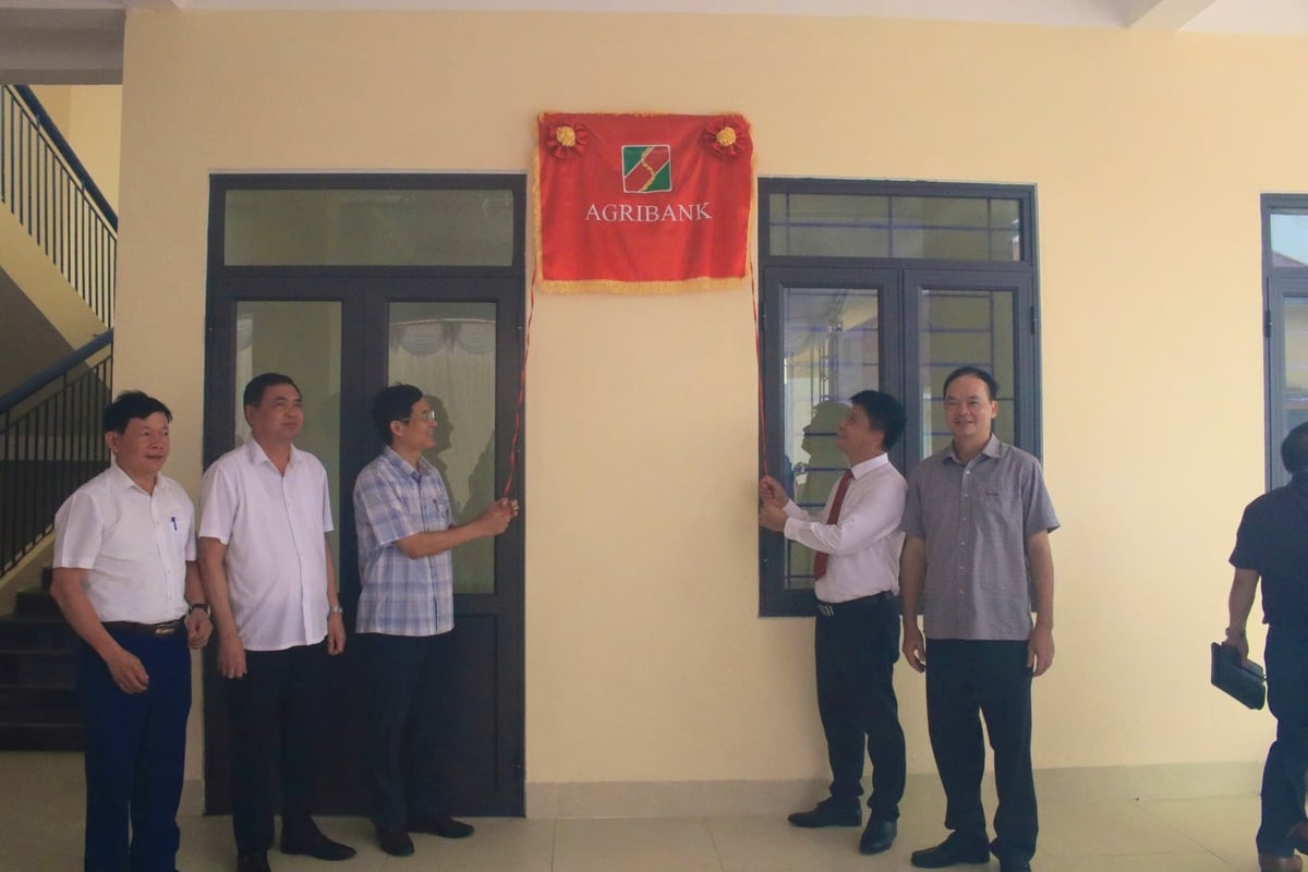 Công trình có quy mô 2 tầng 8 phòng học, phòng chức năng và trang thiết bị nhằm đảm bảo cho việc dạy và học của giáo viên và học sinh. Ảnh: Trường Thủy Công trình có quy mô 2 tầng 8 phòng học, phòng chức năng và trang thiết bị nhằm đảm bảo cho việc dạy và học của giáo viên và học sinh. Ảnh: Trường Thủy