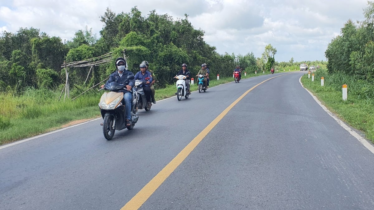 Đường giao thông tại huyện Tân Thạnh được nhựa hóa, thông thoáng. Ảnh: Thanh Bạch. Đường giao thông tại huyện Tân Thạnh được nhựa hóa, thông thoáng. Ảnh: Thanh Bạch.
