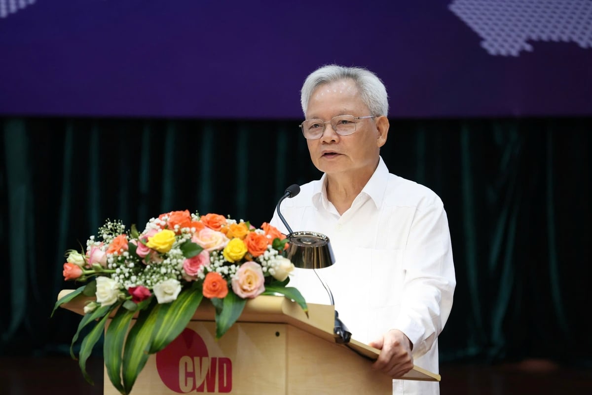 GS.TS Tạ Ngọc Tấn, nguyên Ủy viên Trung ương Đảng, Phó Chủ tịch thường trực Hội đồng Lý luận Trung ương, nguyên Tổng Biên tập Tạp chí Cộng sản, nguyên Giám đốc Học viện Chính trị quốc gia Hồ Chí Minh trình bày tham luận tại Hội thảo. Ảnh: Phan Thảo. GS.TS Tạ Ngọc Tấn, nguyên Ủy viên Trung ương Đảng, Phó Chủ tịch thường trực Hội đồng Lý luận Trung ương, nguyên Tổng Biên tập Tạp chí Cộng sản, nguyên Giám đốc Học viện Chính trị quốc gia Hồ Chí Minh trình bày tham luận tại Hội thảo. Ảnh: Phan Thảo.