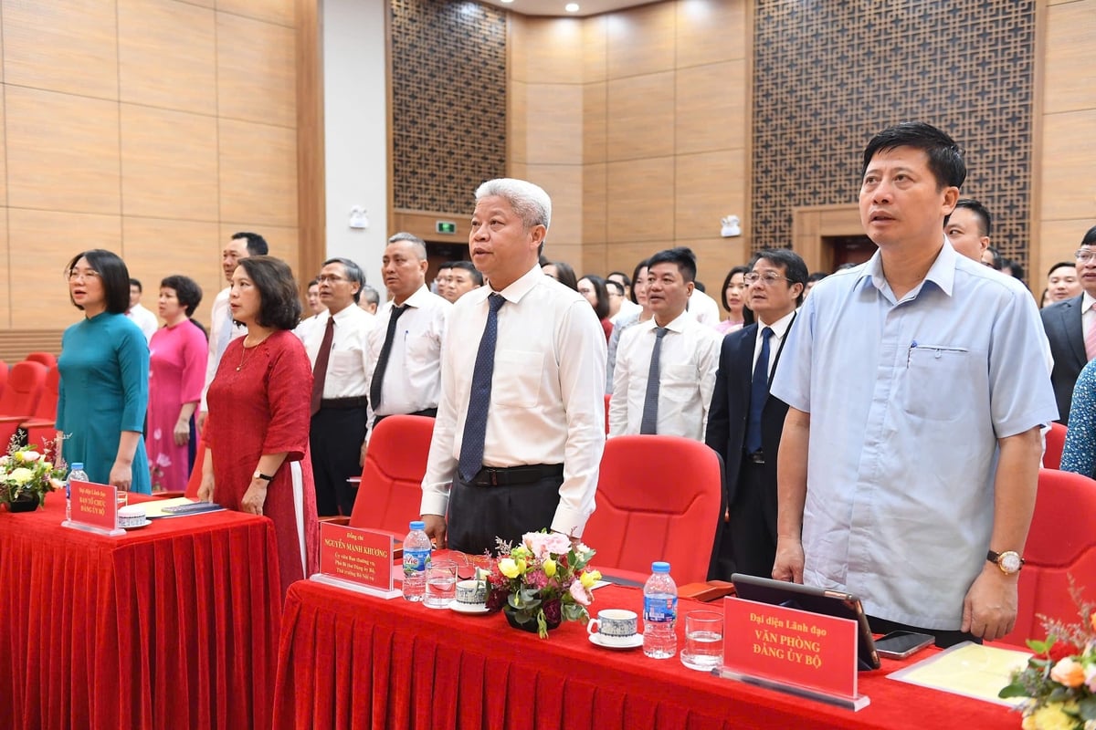 Đại hội thực hiện nghi lễ Chào cờ. Ảnh: T. Kiên. Đại hội thực hiện nghi lễ Chào cờ. Ảnh: T. Kiên.
