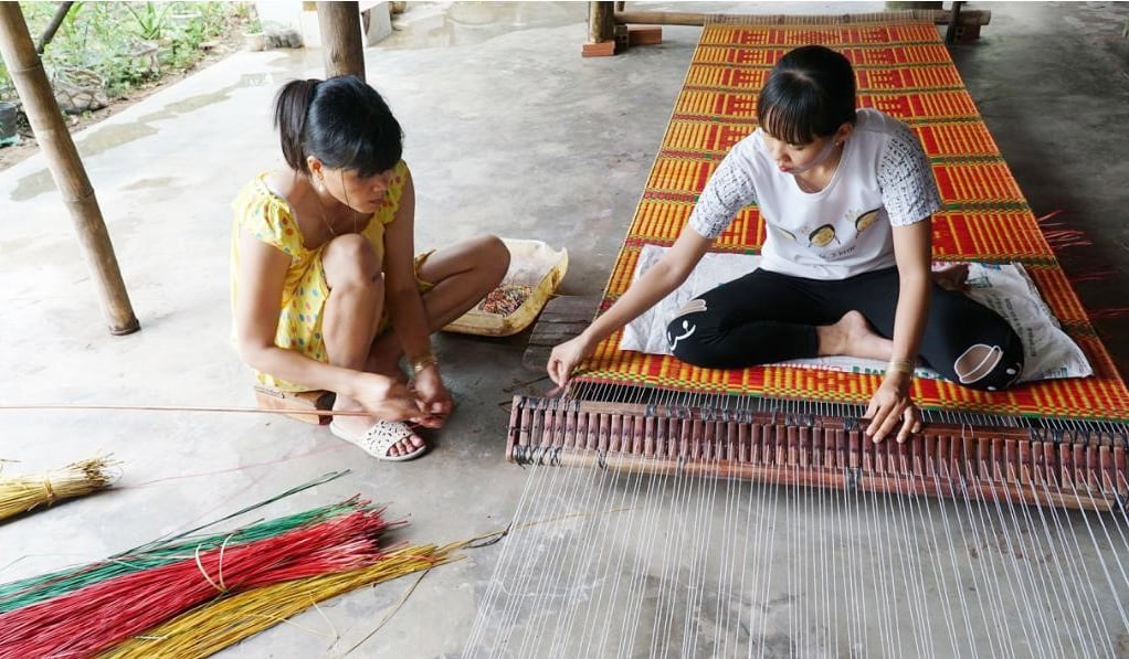 Trong năm 2025, tỉnh Trà Vinh sẽ tổ chức đào tạo nghề cho 6.900 lao động đang làm việc trong lĩnh vực nông nghiệp, khu vực làng nghề truyền thống. Ảnh: Phạm Tiếng. Trong năm 2025, tỉnh Trà Vinh sẽ tổ chức đào tạo nghề cho 6.900 lao động đang làm việc trong lĩnh vực nông nghiệp, khu vực làng nghề truyền thống. Ảnh: Phạm Tiếng.