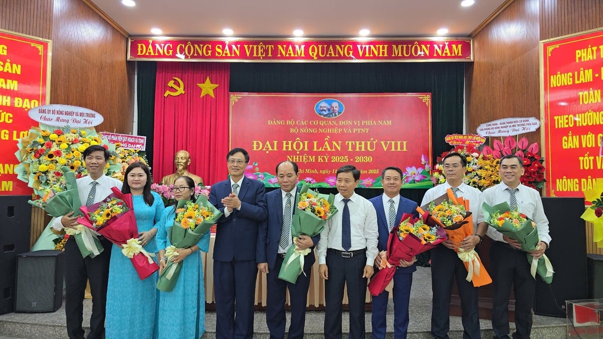 Đồng chí Nguyễn Văn Trường ghi nhận và đánh giá cao những kết quả nổi bật của Đảng ủy các Cơ quan, Đơn vị phía Nam trong nhiệm kỳ qua. Ảnh: Minh Sáng. Đồng chí Nguyễn Văn Trường ghi nhận và đánh giá cao những kết quả nổi bật của Đảng ủy các Cơ quan, Đơn vị phía Nam trong nhiệm kỳ qua. Ảnh: Minh Sáng.